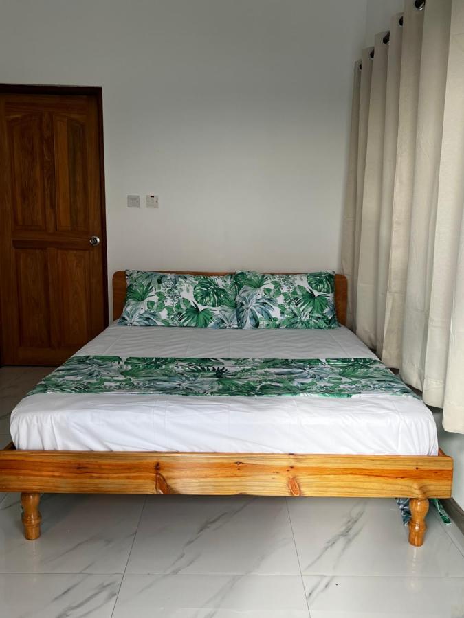 Western Ocean Breeze Self Catering Victoria Exteriör bild