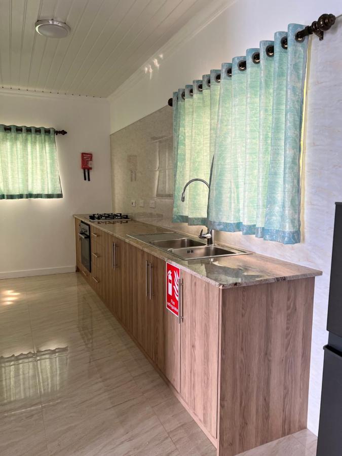 Western Ocean Breeze Self Catering Victoria Exteriör bild