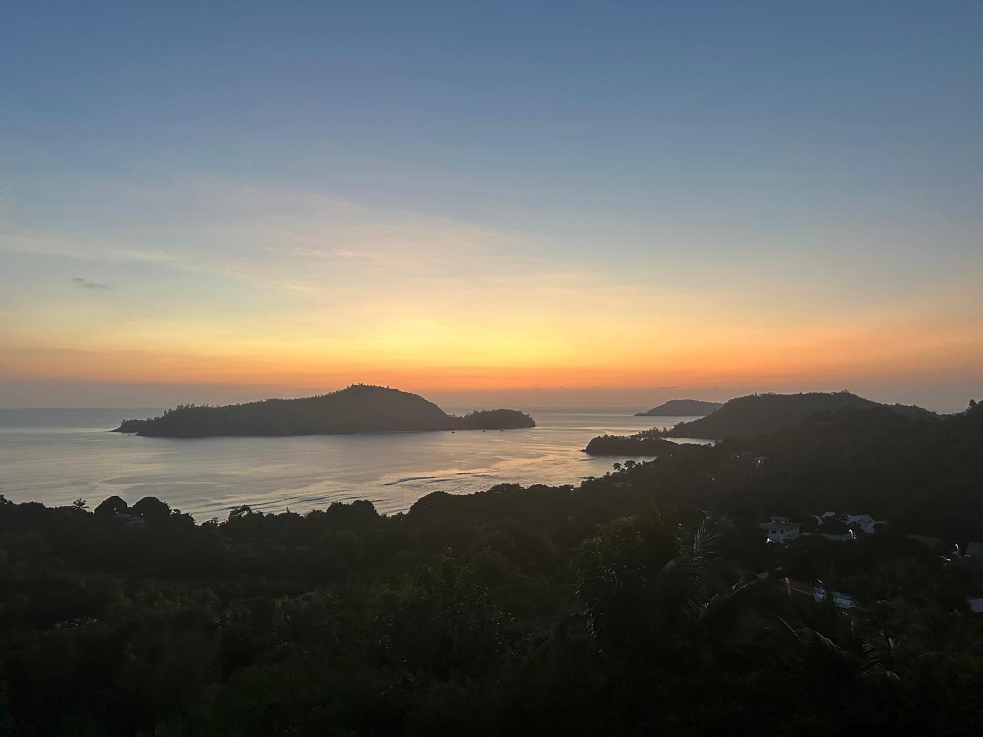 Western Ocean Breeze Self Catering Victoria Exteriör bild